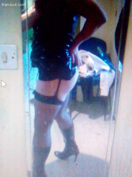 travesti soumise cherche à .appartenir à homme dominateur